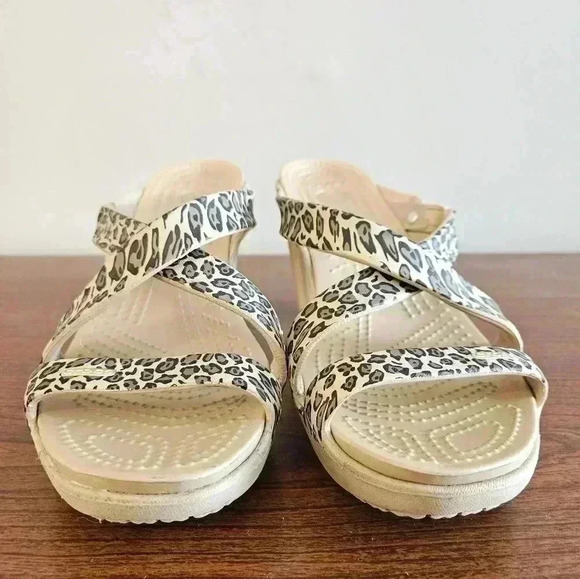 Crocs Women’s Leopard Print Lightweight Comfortable Open Toe Heels Size 10 - Picture 7 of 13